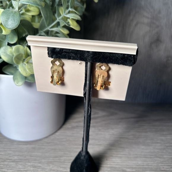 Tower of Pisa Retro Matte Gold Tone Red and Black Enamel 1.25 Clip On Earring - Picture 6 of 8